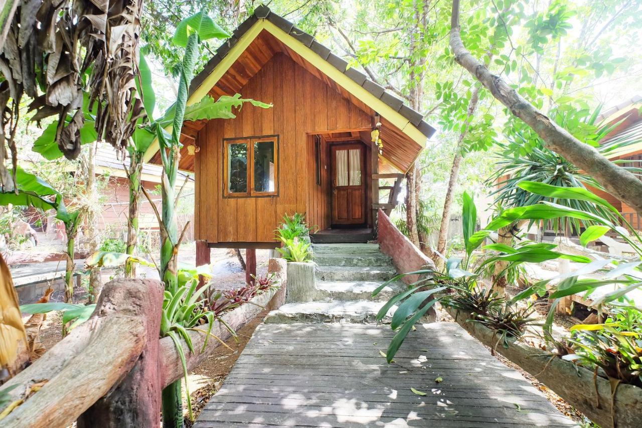 Oyo 604 Ruen Mai Horm Resort Trang Buitenkant foto