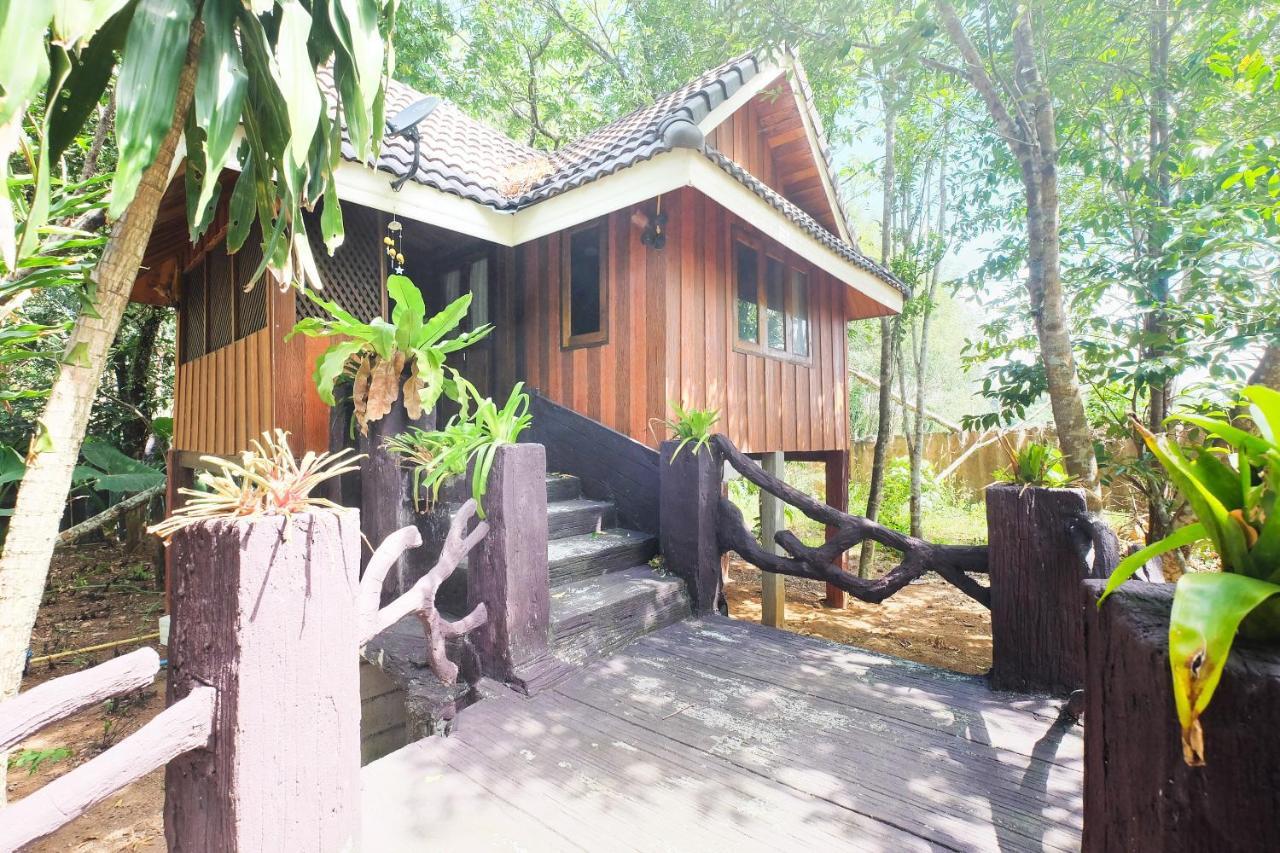 Oyo 604 Ruen Mai Horm Resort Trang Buitenkant foto